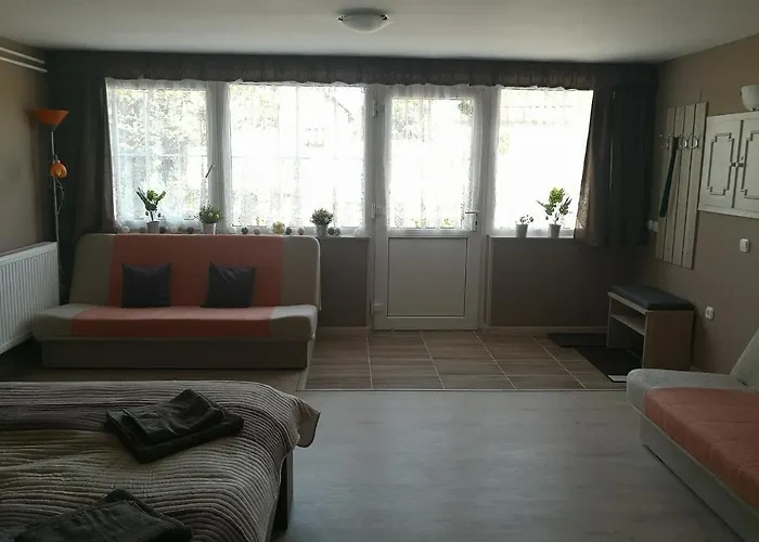 Berc Lägenhet Egerszalók
