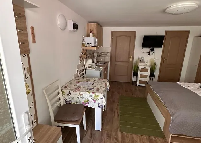 Lägenhet Berc Egerszalók